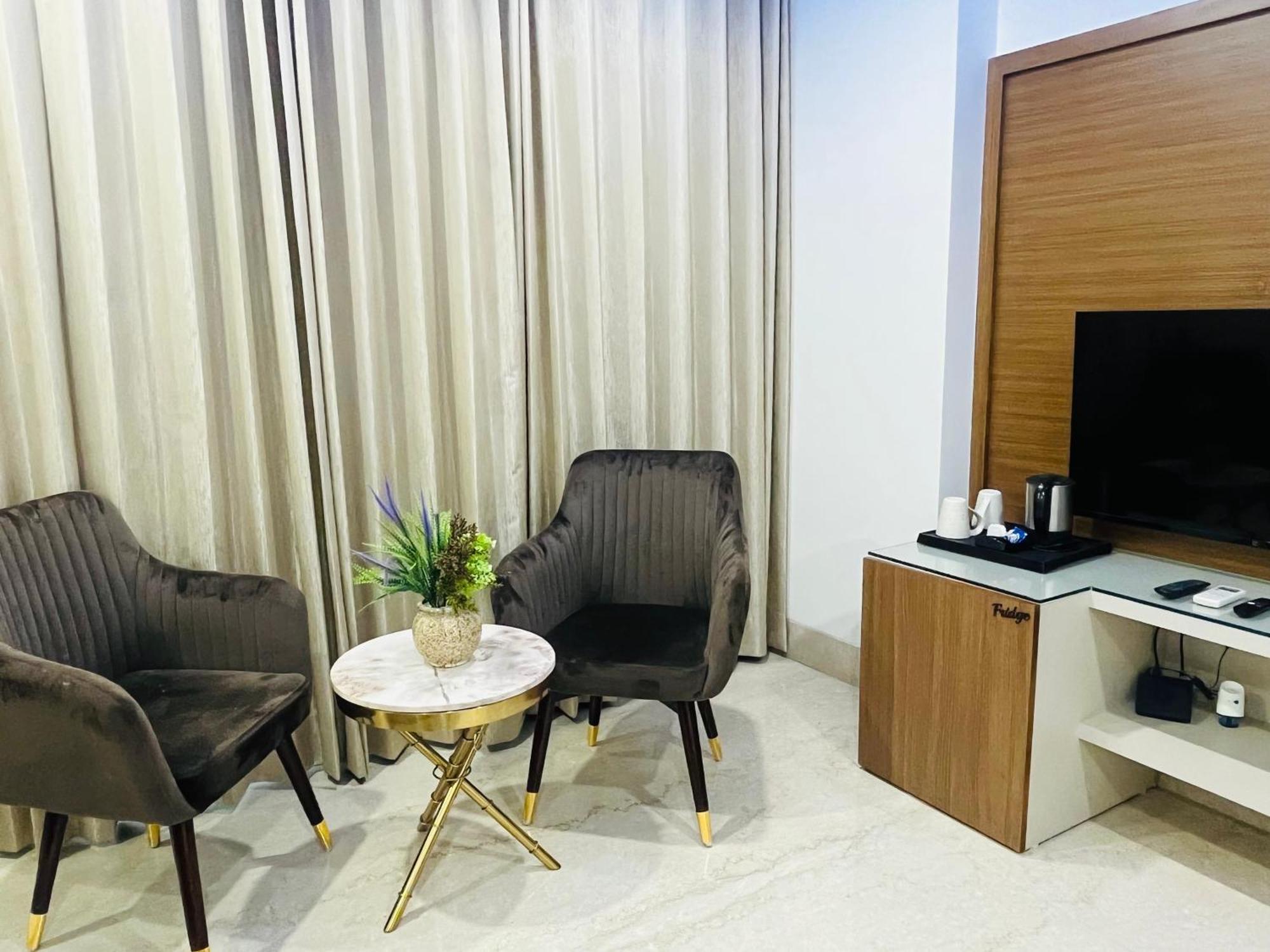 Gazebo Inn&Suites Medanta Gurgaon Bagian luar foto