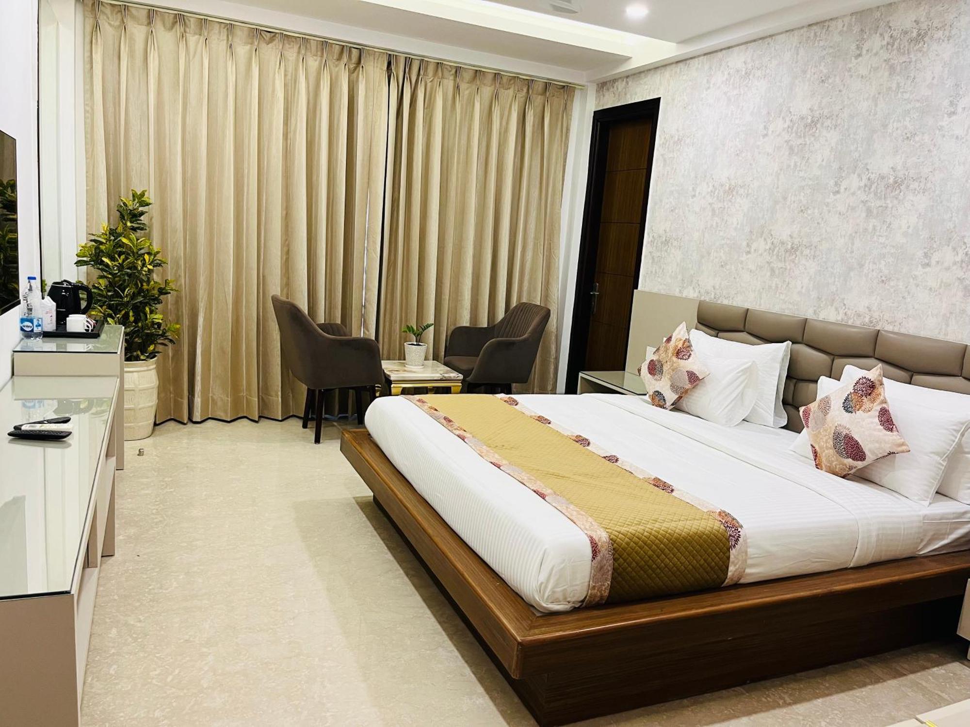 Gazebo Inn&Suites Medanta Gurgaon Bagian luar foto