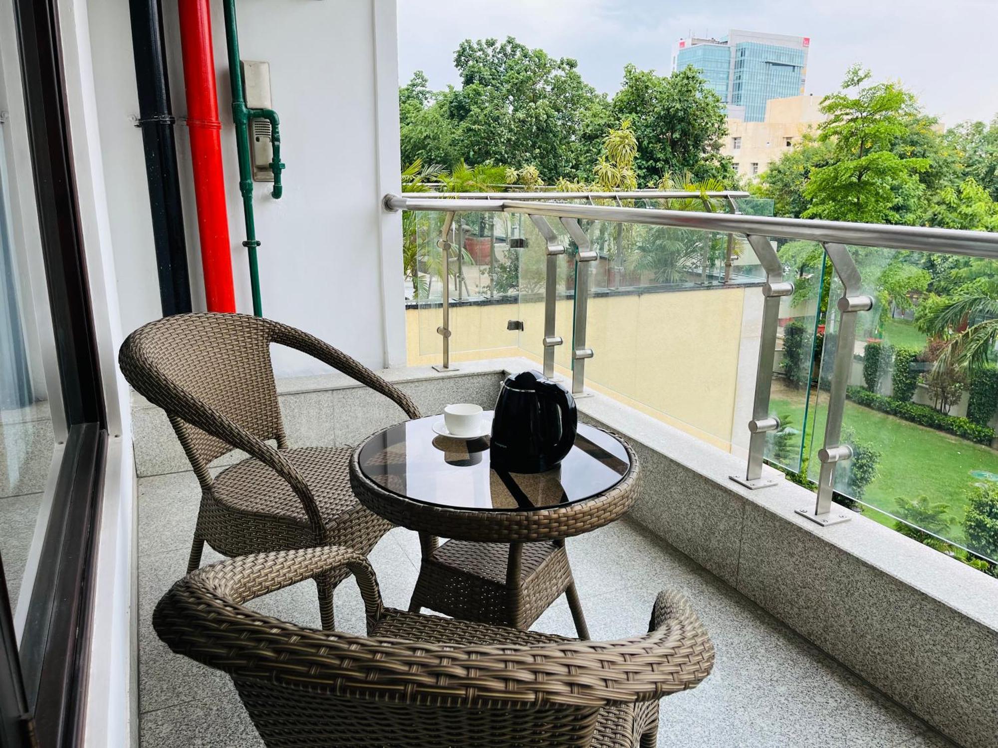 Gazebo Inn&Suites Medanta Gurgaon Bagian luar foto