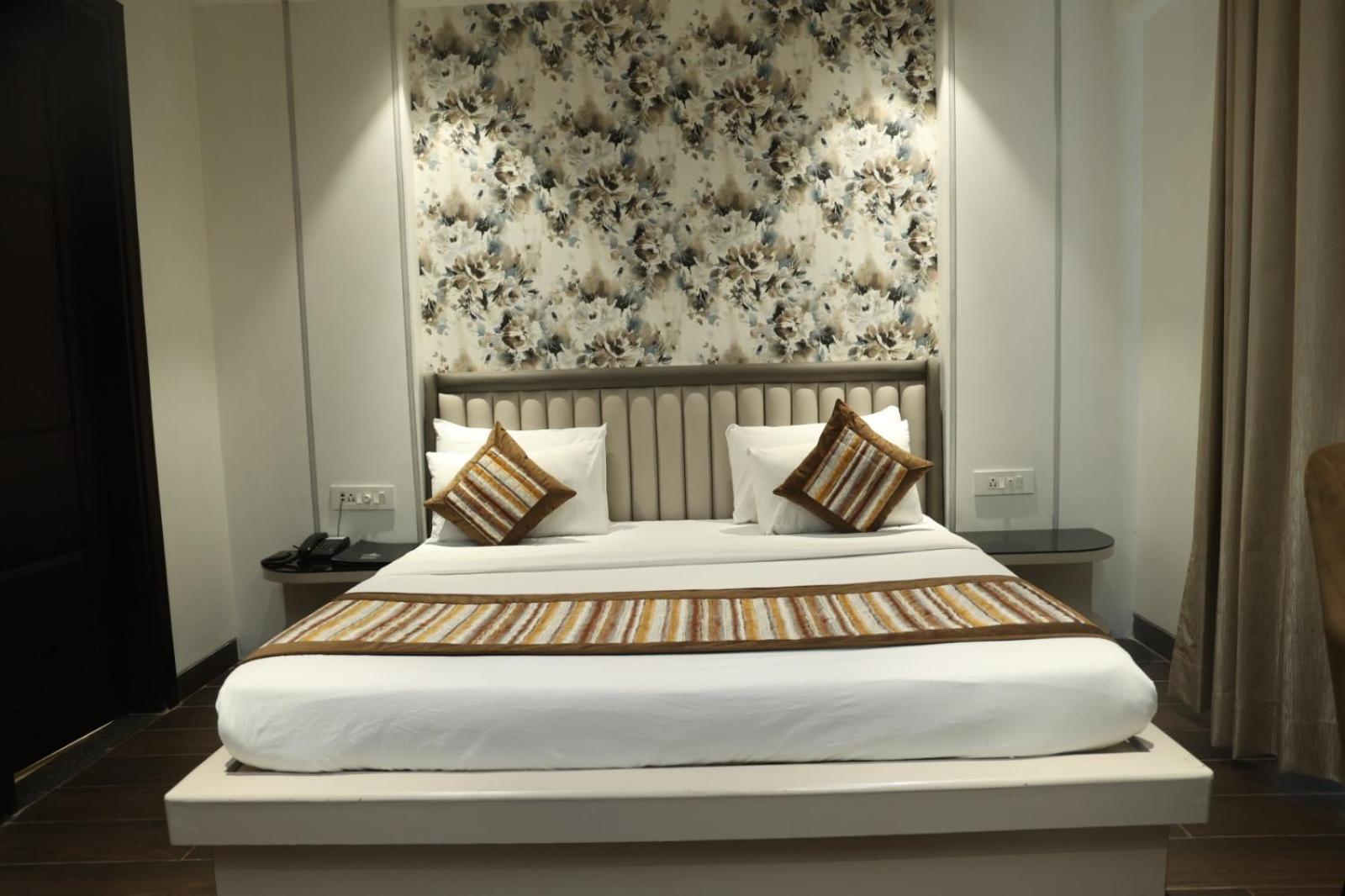 Gazebo Inn&Suites Medanta Gurgaon Bagian luar foto